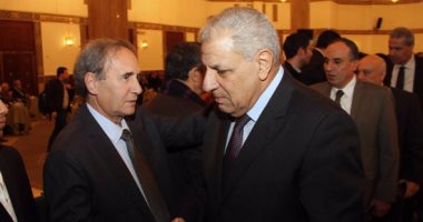 حضور محلب ومحمد أبو الغار فى عزاء طارق الغزالى حرب
