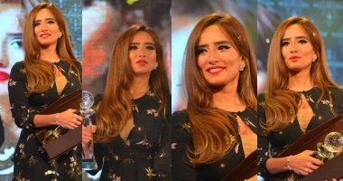 زينة بعد تكريمها عن "أزمة نسب": "بهدى الجايزة لكل نجوم العمل ولقناة ontv 