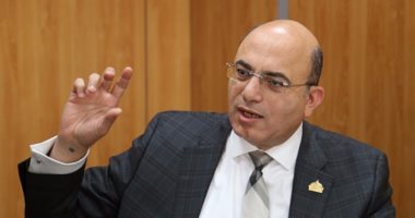 نائب يطالب بإصدار قانون التأمين الصحى الشامل لحل أزمة رفع أسعار الأدوية