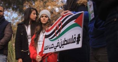بالصور.. فلسطينيون ينظمون مسيرة فى حب مصر بقطاع غزة تضامنا مع ضحايا الإرهاب