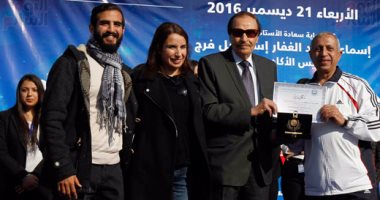 بالصور.. وصول عزت العلايلى ورئيس قنوات on وأحمد رزق حفل تكريم الأكاديمية البحرية