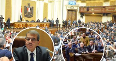 الحكومة تعتمد الموازنة "التريليونية" وترسلها للبرلمان.. وزير المالية: 340 مليار جنيه حجم الدعم فى موازنة "2017/2018".. و240 مليارا مخصصات للأجور.. و830 مليارا حجم الإيرادات.. ويؤكد: نستهدف نموا 4.6%