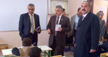 وكيل "تعليم القليوبية" ومدير التعلم العام يفاجئان مدارس كفر شكر