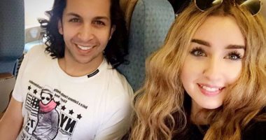 هشام جمال ينشر صورته مع هنا الزاهد.. ومتابعوه: "ياريت تكونوا اتخطبتوا"