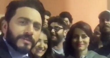 بالفيديو.. تامر حسنى يحتفل بعيد ميلاد نور  بأغنية "كل سنة وأنت طيب"