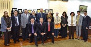 رئيس جامعة الإسكندرية يلتقى وفد صينى من جامعة شنغهاى لبحث التبادل المشترك
