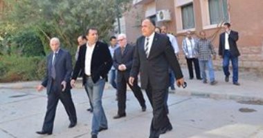 بالصور.. محافظ الأقصر يتفقد المعهدين المتوسط والعالى للسياحة والفنادق 