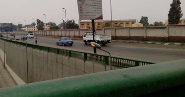قارئ يرصد إضاءة أعمدة الإنارة نهارا فى موقف العاشر وشارع صلاح سالم