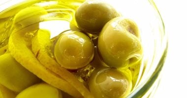 طريقة عمل الزيتون و الليمون المخلل .. بالصور والخطوات