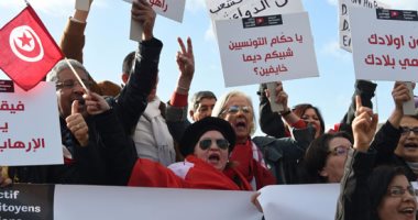 بالصور.. مظاهرات أمام البرلمان التونسى رفضا لعودة إرهابيين تحت مسمى "التوبة"