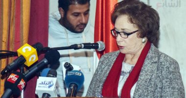 بالصور.. جيهان السادات بجامعة عين شمس: أصررت على أنور ارتداء القميص الواقى لكنه رفض