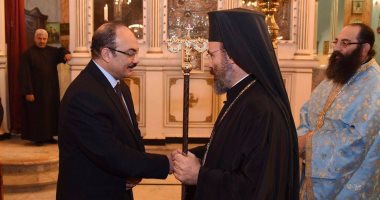 بالصور .. محافظ الإسكندرية يهنئ الأقباط الكاثوليك بعيد الميلاد