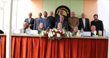 بالصور "القابضة للتشيد" تكرم عددا من العاملين بمناسبة افتتاح المقر الجديد