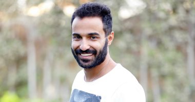 أحمد فهمى وأكرم حسنى يصوران "هو وهى وهو" فى "الهرم"