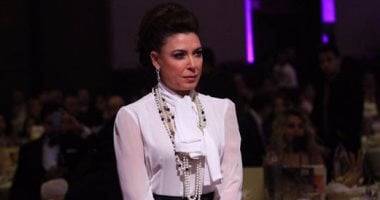 أنوشكا: كنت بتخانق مع زملائى مين يرفع علم مصر فى المدرسة