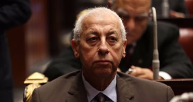محافظ أسوان يتفقد مكشلة الكسر المفاجئ لخط مياه الشرب بطريق السادات