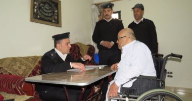 بالصور.. "أمن القاهرة" تساعد مسنا من ذوى الاحتياجات بتحرير محضر بمنزله