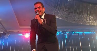 بالفيديو والصور... عمرو دياب يشعل الأجواء فى حفل كريسماس بأحد الفنادق