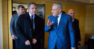 بالصور.. إبراهيم محلب يتفقد المبنى الإدارى بمشروع هضبة أهرامات الجيزة