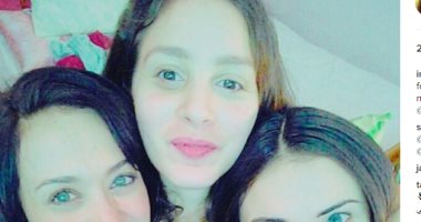إنجى أبو زيد تنشر صورة مع جميلة عوض.. ومتابعوها: "الصورة بتنور"