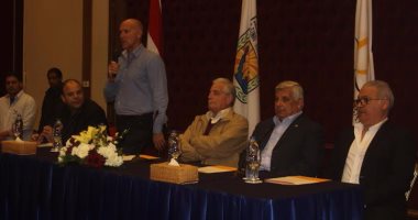بالصور..محافظ جنوب سيناء يرحب بعائلات ضحايا الزلزال فى إيطاليا