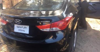 بالصور.. "مرور الجيزة" يضبط سيارة مسروقة بمنشية البكارى فى الهرم