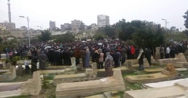 وقفة احتجاجية للمطالبة بإلقاء القبض على قاتل شاب فى بلطيم بكفر الشيخ