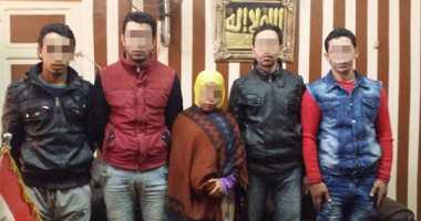 ذئاب المنوفية تنهش "أحباب الله".. ضبط 4 أشقاء استدرجوا فتاة "معاقة ذهنيا" بمساعدة شقيقتهم واعتدوا عليها جنسيا.. أحد المتهمين: محمود وكواكب خدوها فى "توكتوك".. والضحية: اغتصبونى وهددونى يدبحونى بالسكينة