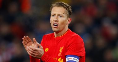 محمد صلاح يشارك لاعبى ليفربول وداع لوكاس ليفا المنتقل إلى لاتسيو الإيطالى