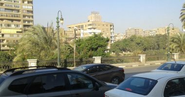 قارئ يرصد أعمدة إنارة مضاءة نهارا بكورنيش الملك الصالح فى مصر القديمة
