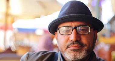 محمود رضوان ينتظر ديوان "قبل ما تخلص الحكايات"