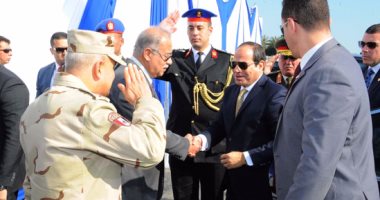 بالصور.. محافظ بور سعيد لـ"السيسى": المحافظة ستصبح خالية من العشوائيات منتصف 2017