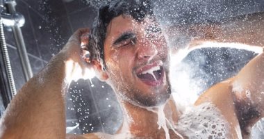 دراسة: الاستحمام فى الصباح يعزز الإبداع والمسائى يساعد على النوم