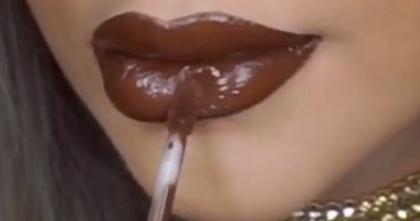 بالفيديو والصور.. الـ rouge البنى يعود من جديد.. تعلمى طريقة وضعه