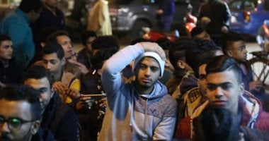 جماهير الكرة تتابع مباراة 113 فى مقاهى القاهرة