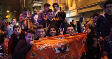 بالفيديو.. فرحة جماهير الأهلى على المقاهى بهدف مؤمن زكريا