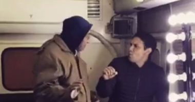 آسر ياسين يودع عام 2016 بالرقص مع مساعده "عم مجدى"