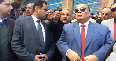 محافظ الدقهلية يأمر بصرف إعانات لأسر ضحايا العقار المنهار بعزبة الصفيح