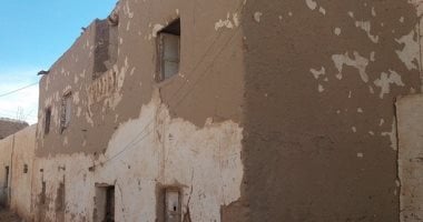 بالصور... أهالى قرية القصر الاسلامية بالداخلة مهددون بالموت تحت أنقاض منازلهم 