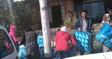 بالصور.. القومى للمرأة يوزع بطاطين على الأسر الأكثر احتياجاً ببنى سويف