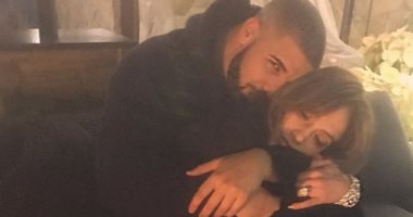 بالفيديو.. رقص وقبلات ساخنة لجنيفر لوبيز ودريك "بالعند فى ريهانا"