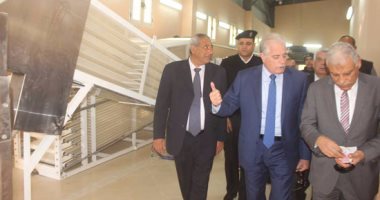 بالصور .. محافظ جنوب سيناء يتفقد المخبز الآلى بشرم الشيخ 