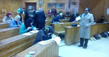منع طالبة ثانوى من استكمال الامتحان بعد ضبطها تغش بالموبايل فى دمياط