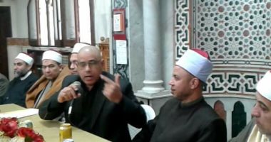 وكيل أوقاف الإسكندرية يجتمع بالعمال والمؤذنين بمساجد غرب المحافظة