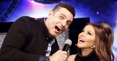 بالصور.. شاهد "بوسة" رزان مغربى لابن محمد نور