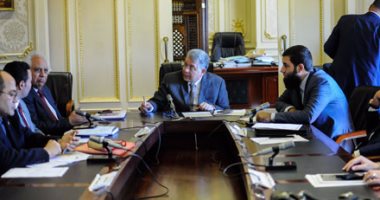 "تعليم البرلمان" تستدعى رئيس الوزراء لحل أزمة توقف رواتب 230 ألف متعاقد