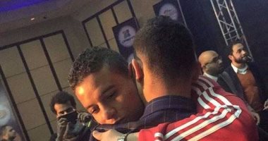 انتهاء أزمة باسم مرسى وسعد سمير بـ"حضن"