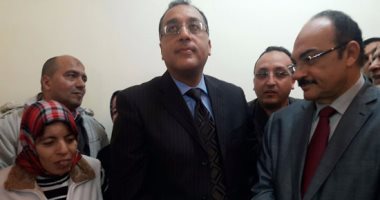 محافظ الإسكندرية: تسليم سيارة لفتاة العربة قريباً بعد تعليمها القيادة