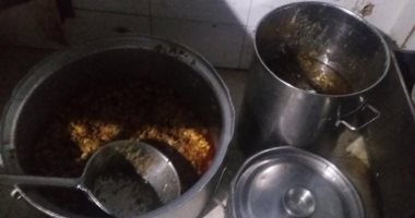 بالصور.. إغلاق مطبخ كشرى تابع لمحل شهير بالمنصورة بعد ضبط لحوم فاسدة