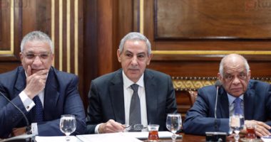 بالصور.. وزير الصناعة يطالب بحذف تعريف المشروعات الصغيرة من قانون التراخيص